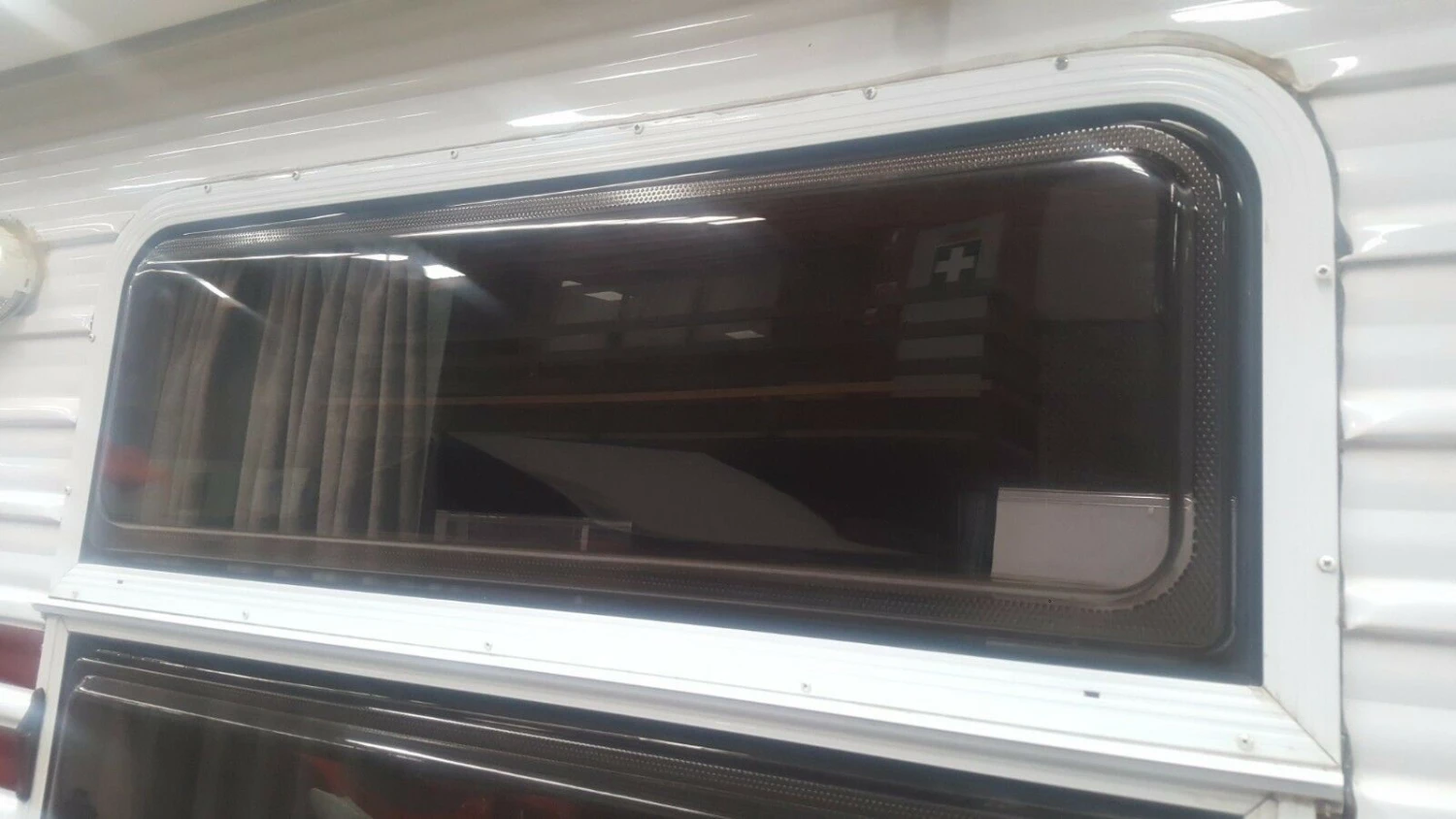 CAMEC RUBBER GLAZING WEDGE FOR 3MM CARAVAN WINDOW 010220 SOLD PER METER 4 CAMEC RUBBER GLAZING WEDGE FOR 3MM CARAVAN WINDOW 010220 SOLD PER METER - Image 4