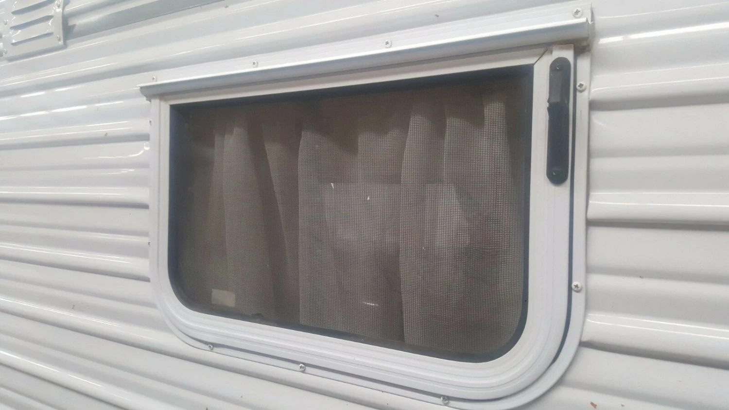 CAMEC RUBBER GLAZING WEDGE FOR 3MM CARAVAN WINDOW 010220 SOLD PER METER 5 CAMEC RUBBER GLAZING WEDGE FOR 3MM CARAVAN WINDOW 010220 SOLD PER METER - Image 5