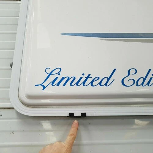 CARAVAN WINDOW STONE SHADE HOLD DOWN CATCH LOCK BLACK 016417 JAYCO CAMEC 2 CARAVAN WINDOW STONE SHADE HOLD DOWN CATCH LOCK BLACK 016417 JAYCO CAMEC - Image 2