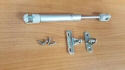 GAS STRUT FOR CARAVAN OVERHEAD CUPBOARDS SILVER 40NM 165MM -Sports Outdoor 12 88c793a6 077e 4b32 911a f229ab2be15a
