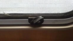 CAMEC CARAVAN WIND OUT WINDOW WOW THUMB LOCK BLACK 010196 - WITH RIVET -Sports Outdoor 12 ce451b9f cbc0 48d8 a2c0 e429277c1041